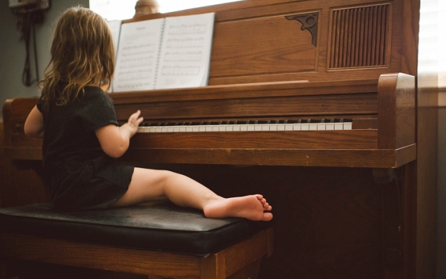 lekcje gry na pianinie od najmłodszych lat